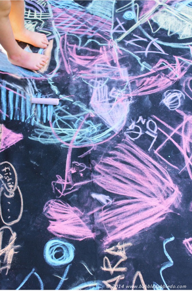 Easy art activities for kids: Make WASHABLE GRAFFITI murals using chalk and black canvas.