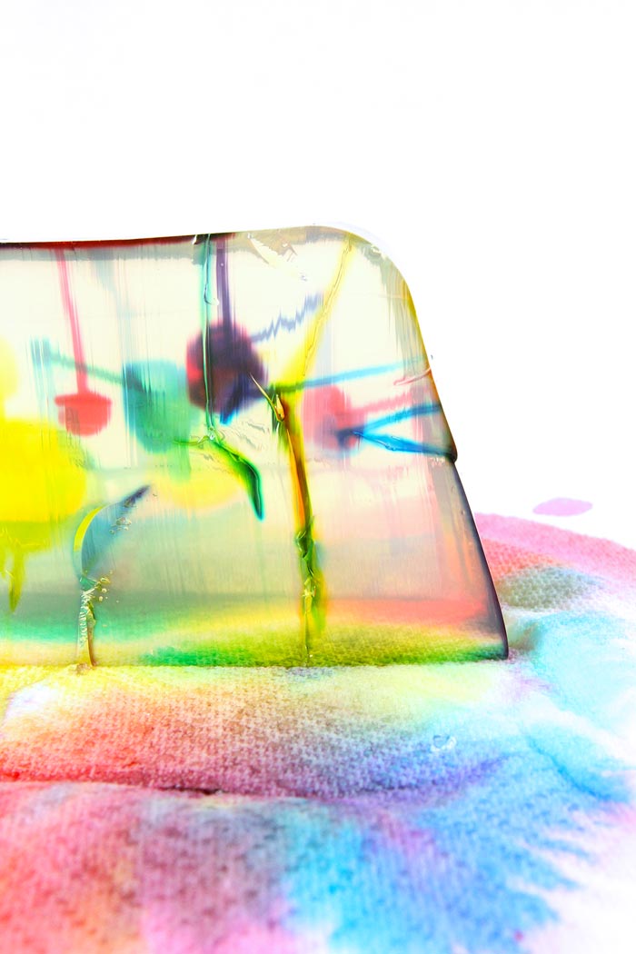 Weird and wonderful science and art activity for kids: Gelatin Streaking. 