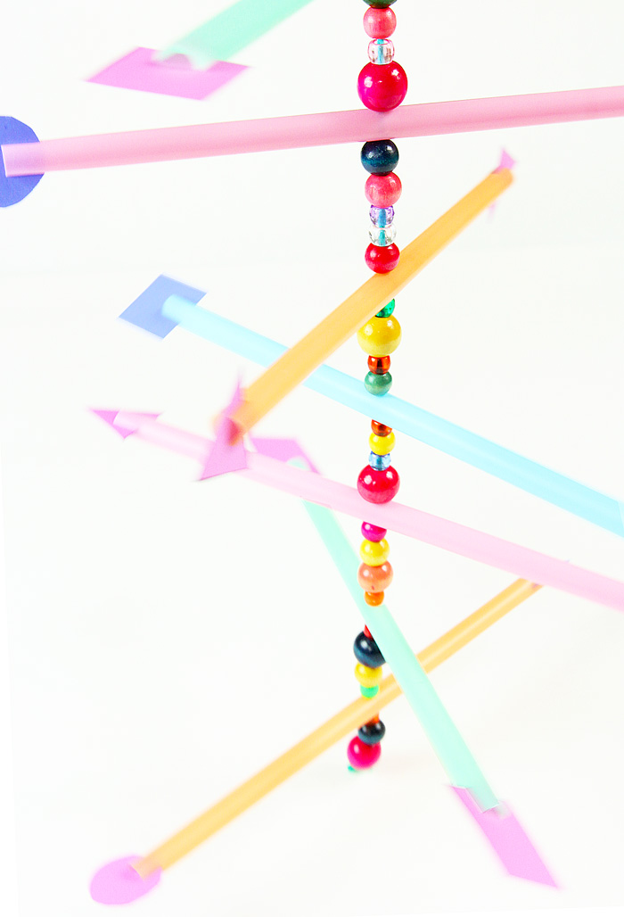 Easy Kid's Craft: Make a simple straw mobile and explore the concept of the center of gravity.