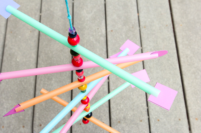 Easy Kid's Craft: Make a simple straw mobile and explore the concept of the center of gravity.