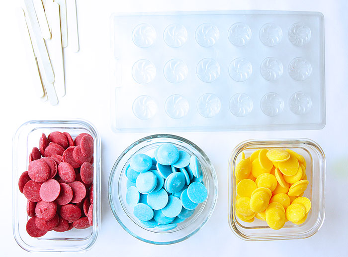 Color theory never tasted so good! Learn about color mixing with this easy science based cooking project for kids: color mixed candies.