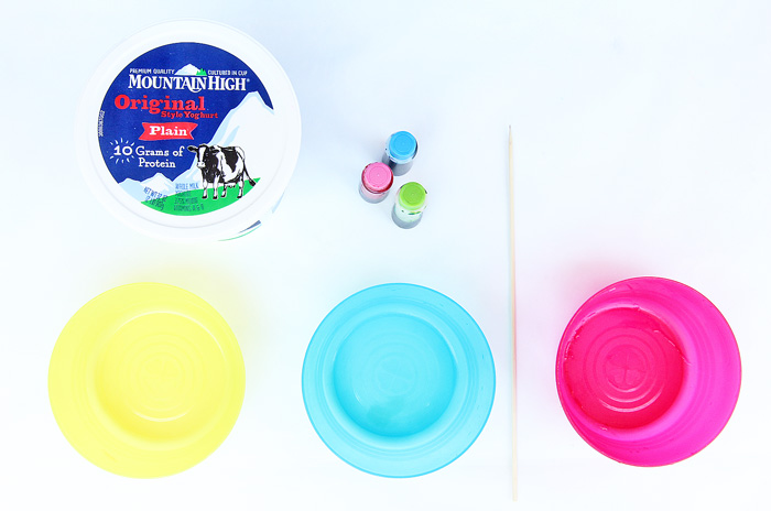 Easy Art Activity: Make crazy fun art using yoghurt paint and yoghurt containers!