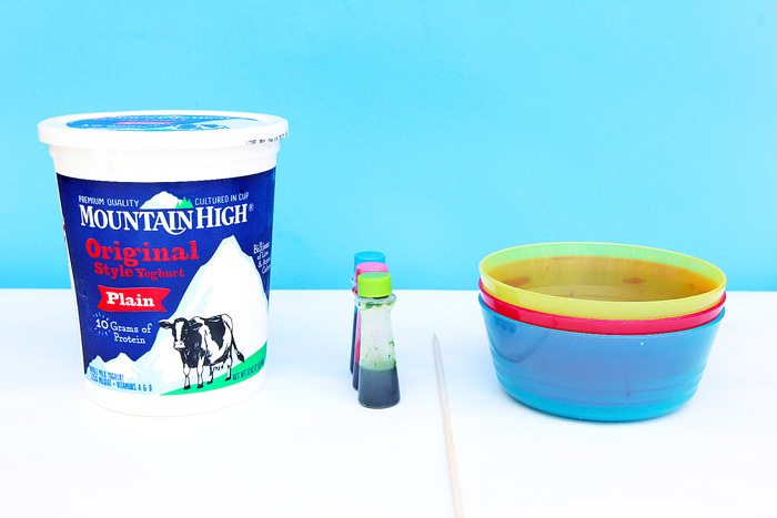 Easy Art Activity: Make crazy fun art using yoghurt paint and yoghurt containers!