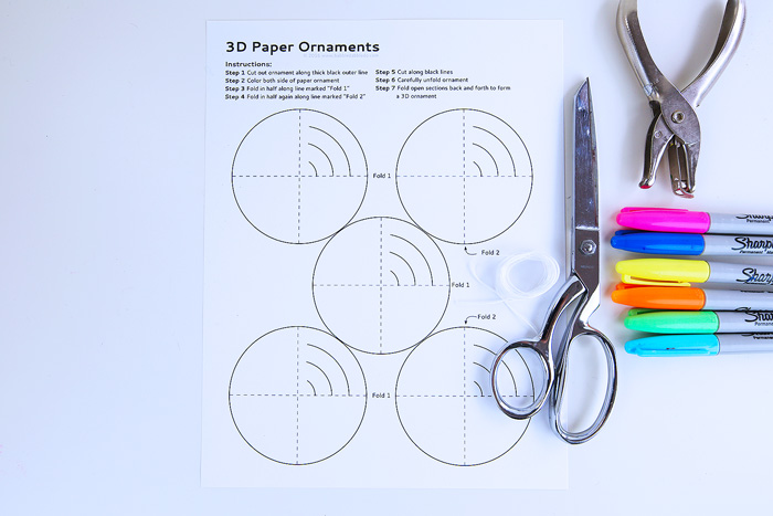 Cheap, easy, magical...what more can you want from a holiday project? 3D Paper Ornaments are an easy Christmas craft and a lovely decoration for the tree!