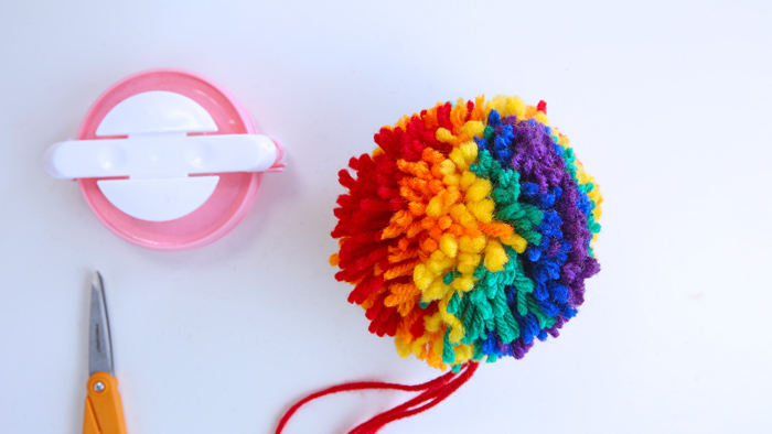 Learn how to make pom poms using two easy methods...psst...one method requires no special tools!