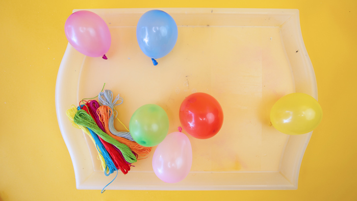 MAKE YOUR OWN STRING BALL USING A BALLOON! Decorate your room for spring! 